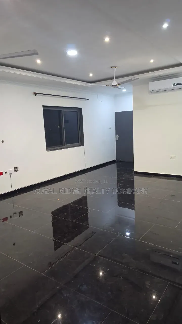 2bdrm Apartment in Tseaddo Roundabout, Accra Metropolitan for rent