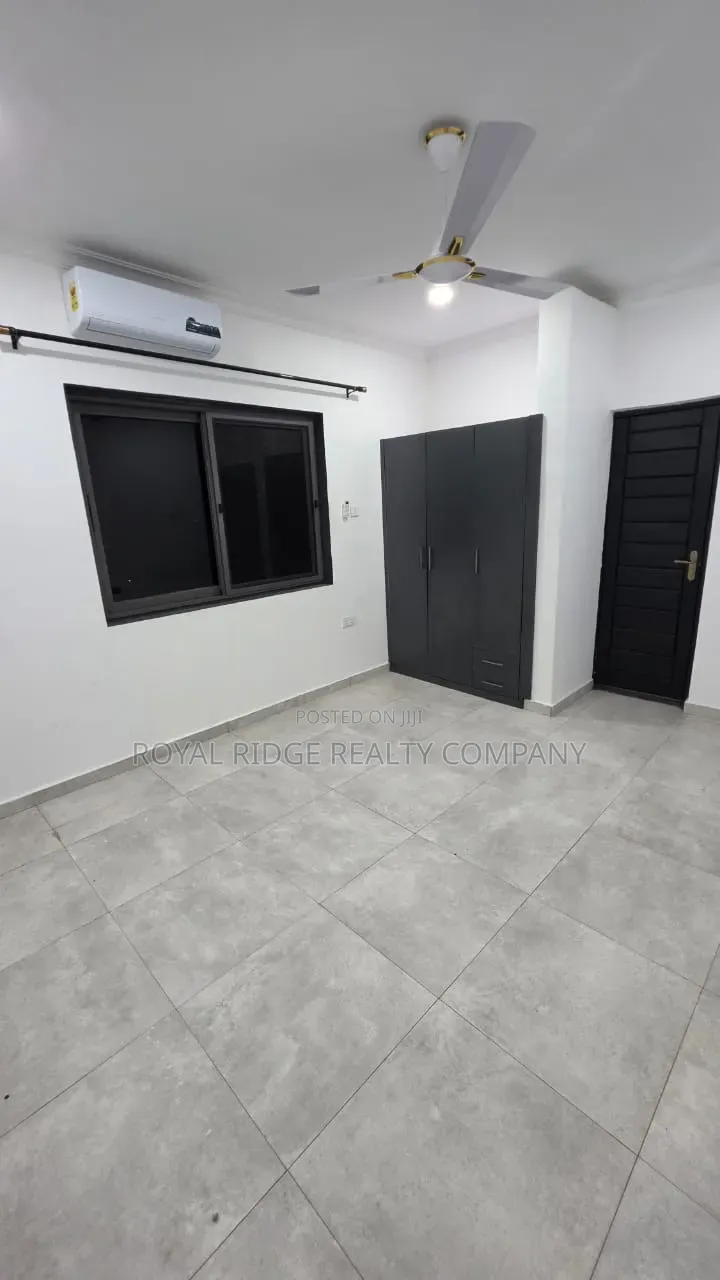 2bdrm Apartment in Tseaddo Roundabout, Accra Metropolitan for rent