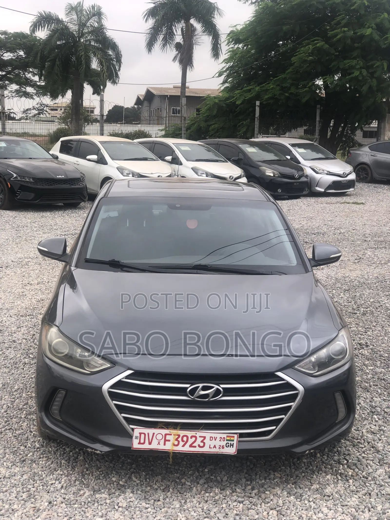 Hyundai Elantra SE Sedan FWD (2.0L 4cyl 6M) 2017 Gray