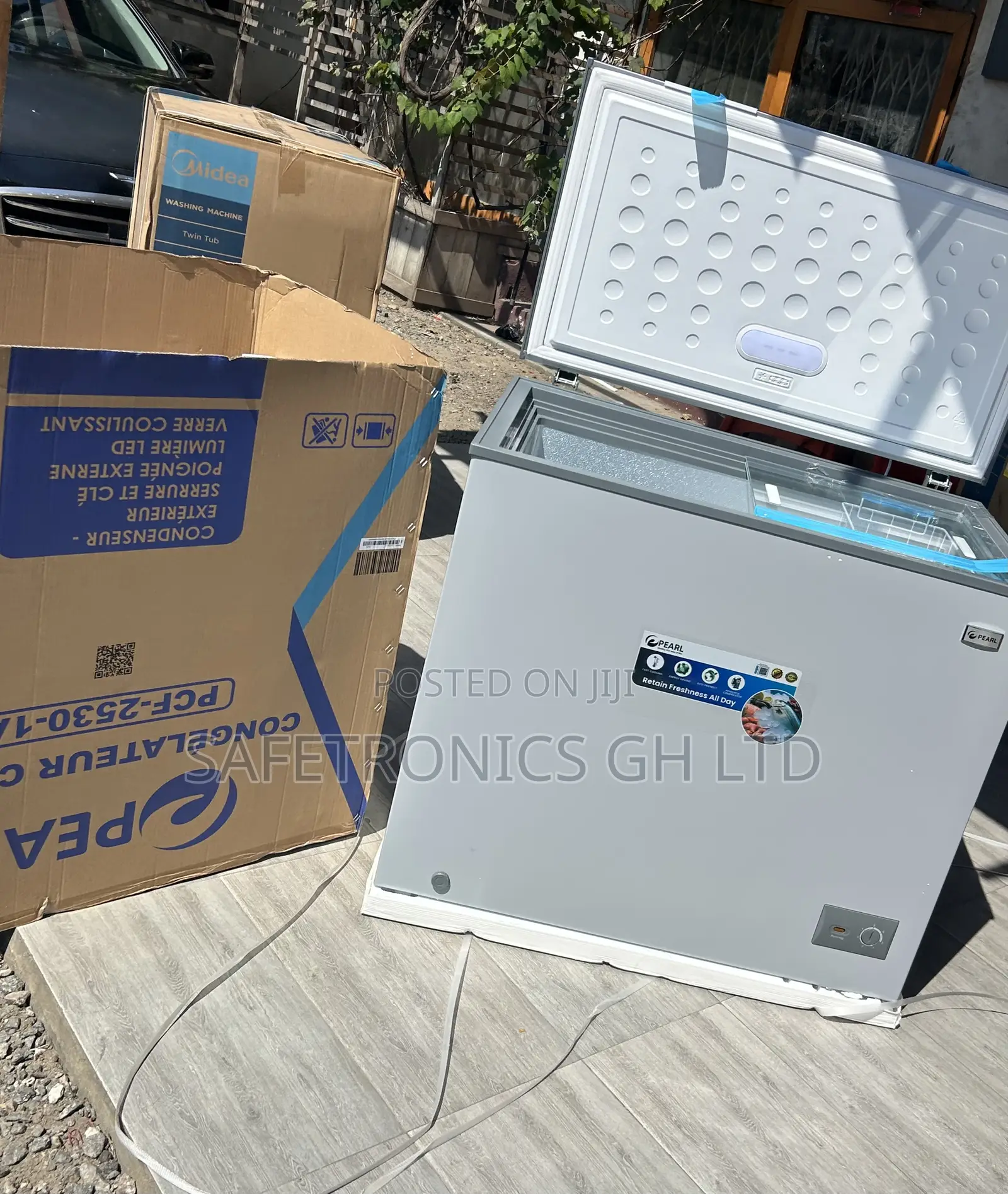 Newly Bulky Pearl PCF-2530 200-Liter Single-Door Chest Freezer