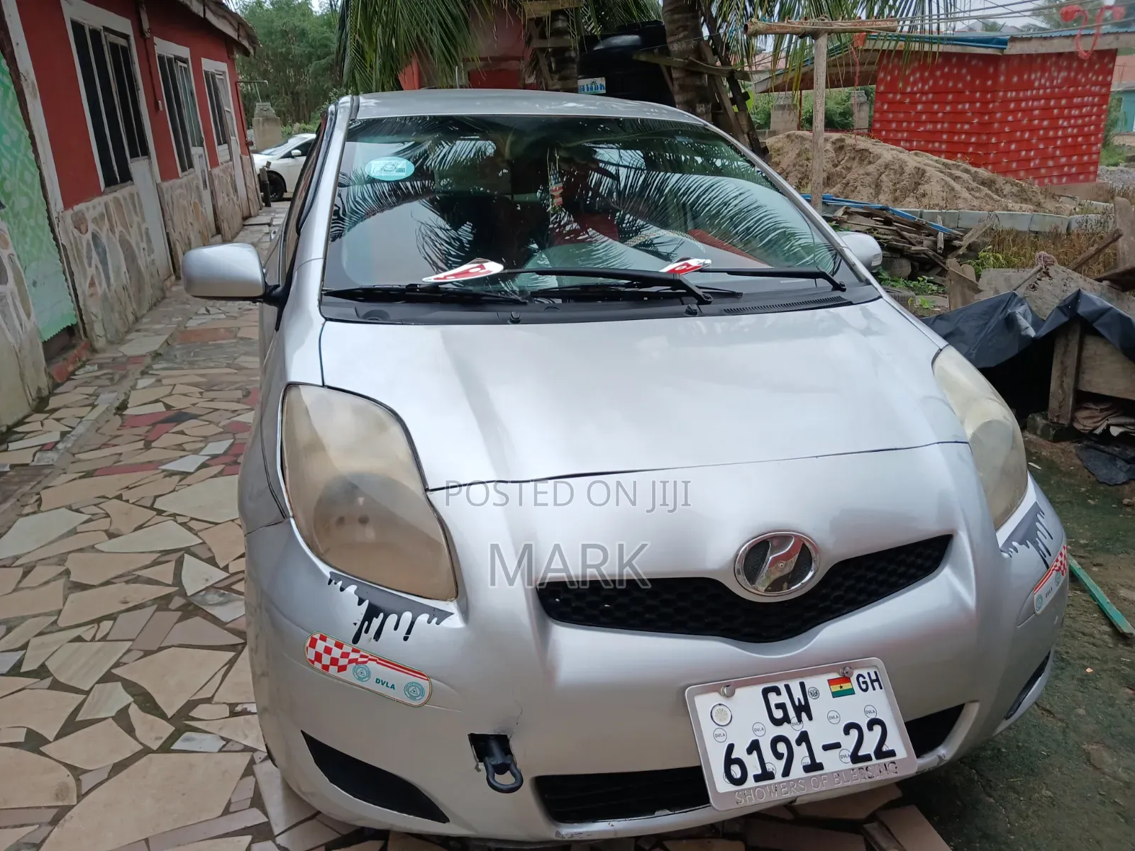 Toyota Vitz 2010 Silver