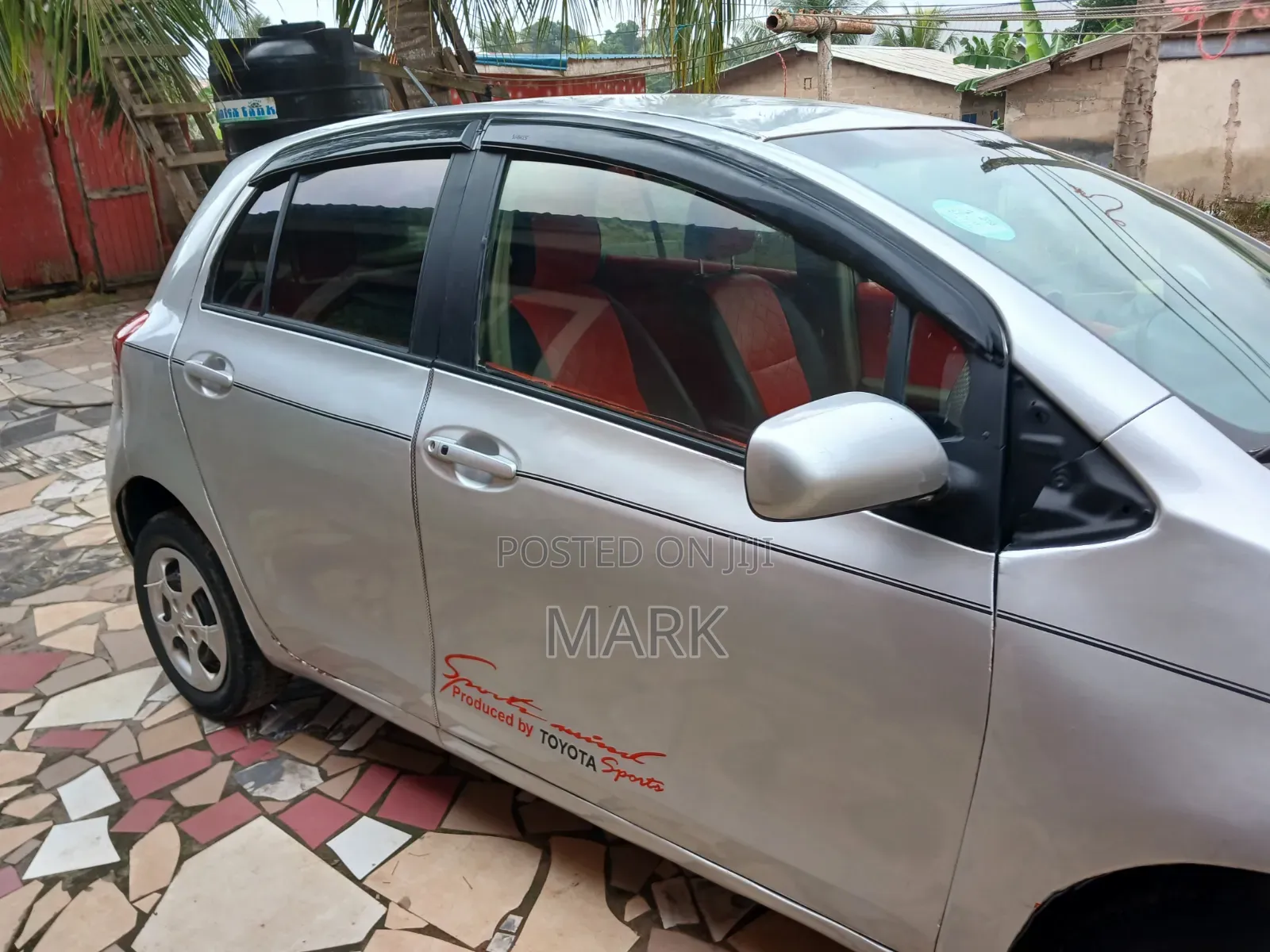 Toyota Vitz 2010 Silver