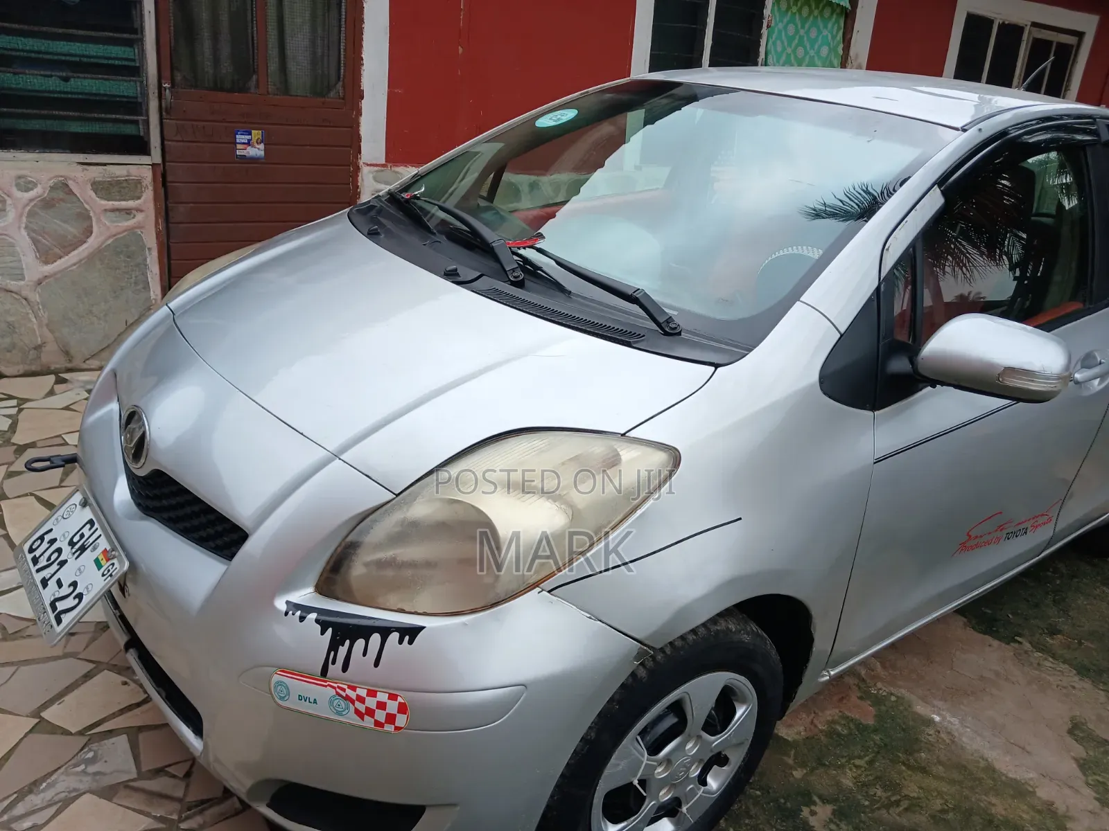 Toyota Vitz 2010 Silver