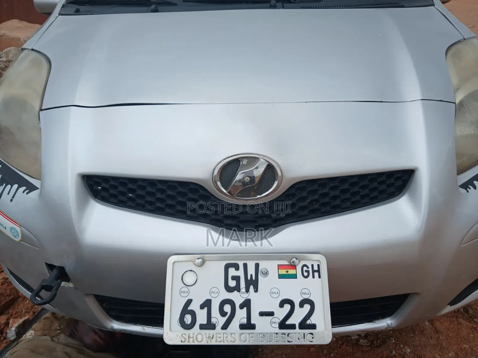 Toyota Vitz 2010 Silver