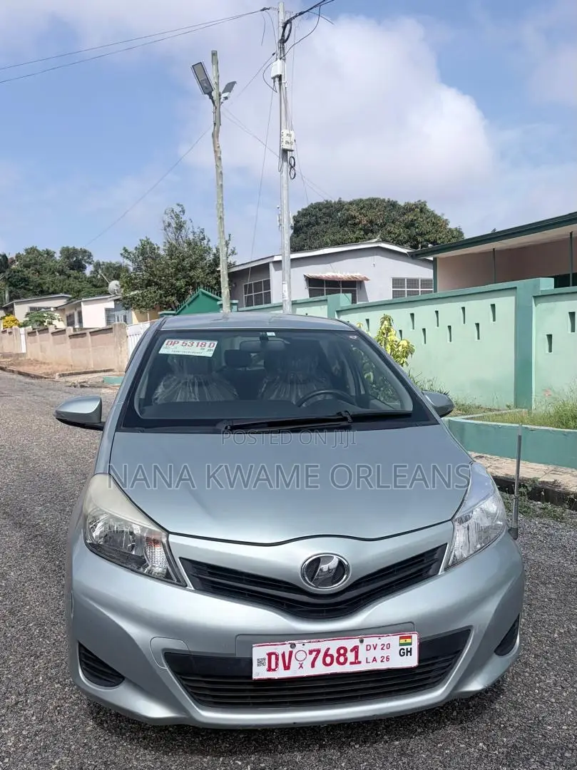 Toyota Vitz 1.3 AWD 5dr 2014 Gray