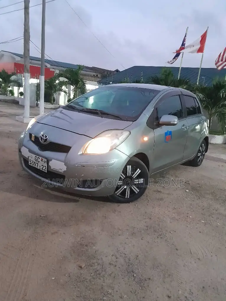 Toyota Vitz 2010 Gray