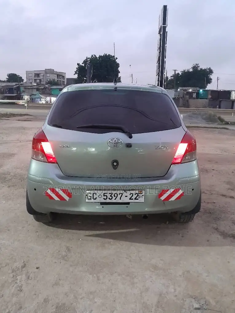 Toyota Vitz 2010 Gray