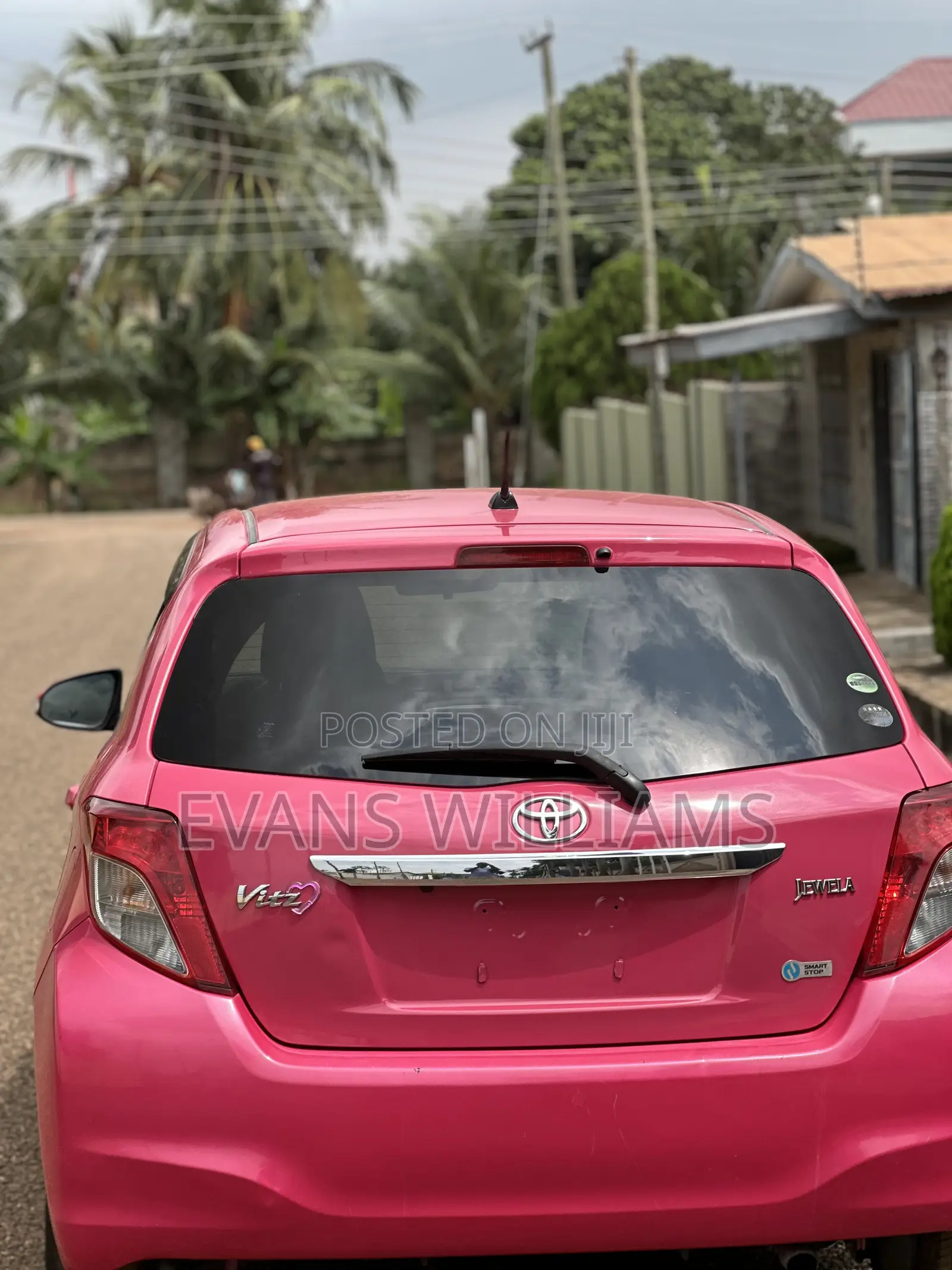Toyota Vitz 1.3 FWD 5dr 2012 Pink