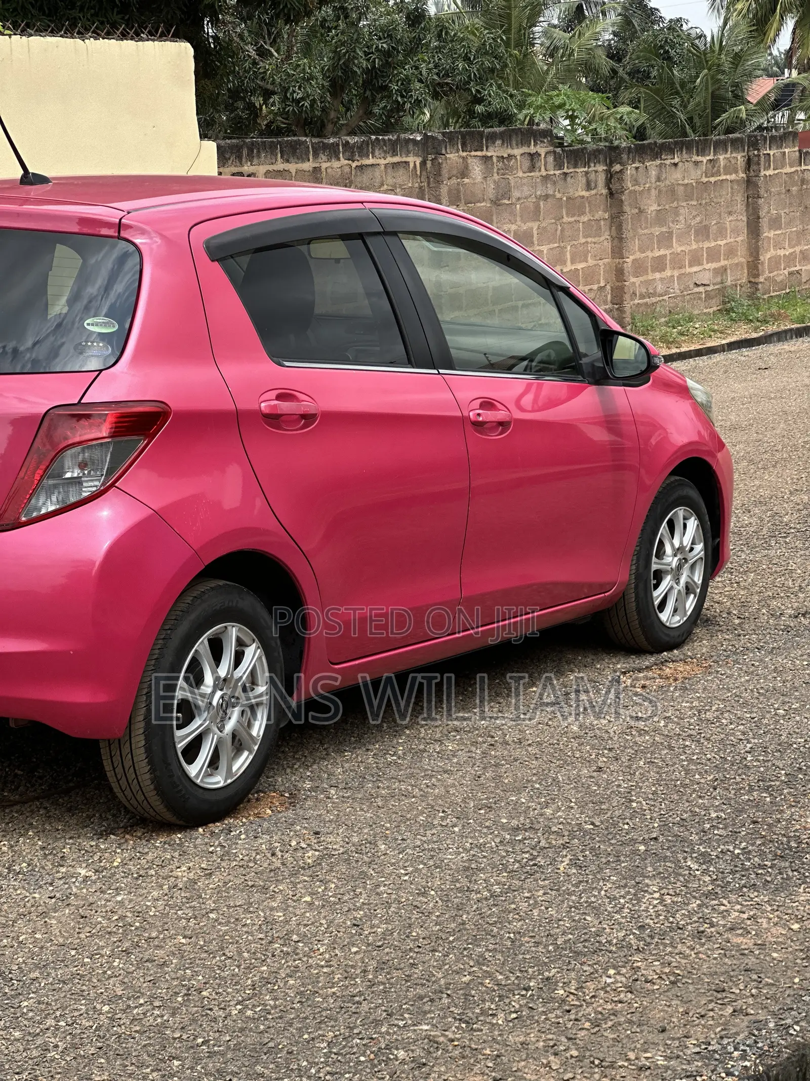 Toyota Vitz 1.3 FWD 5dr 2012 Pink