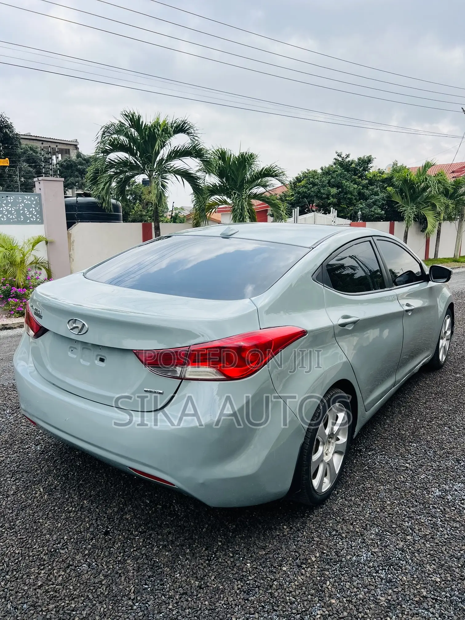 Hyundai Elantra Limited Sedan FWD (1.8L 4cyl 6A) 2013
