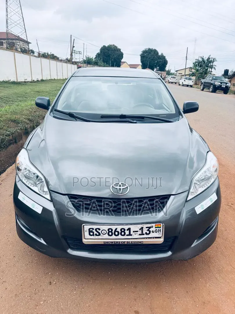 Toyota Matrix Hatchback FWD (1.8L 4cyl 5M) 2010 Gray