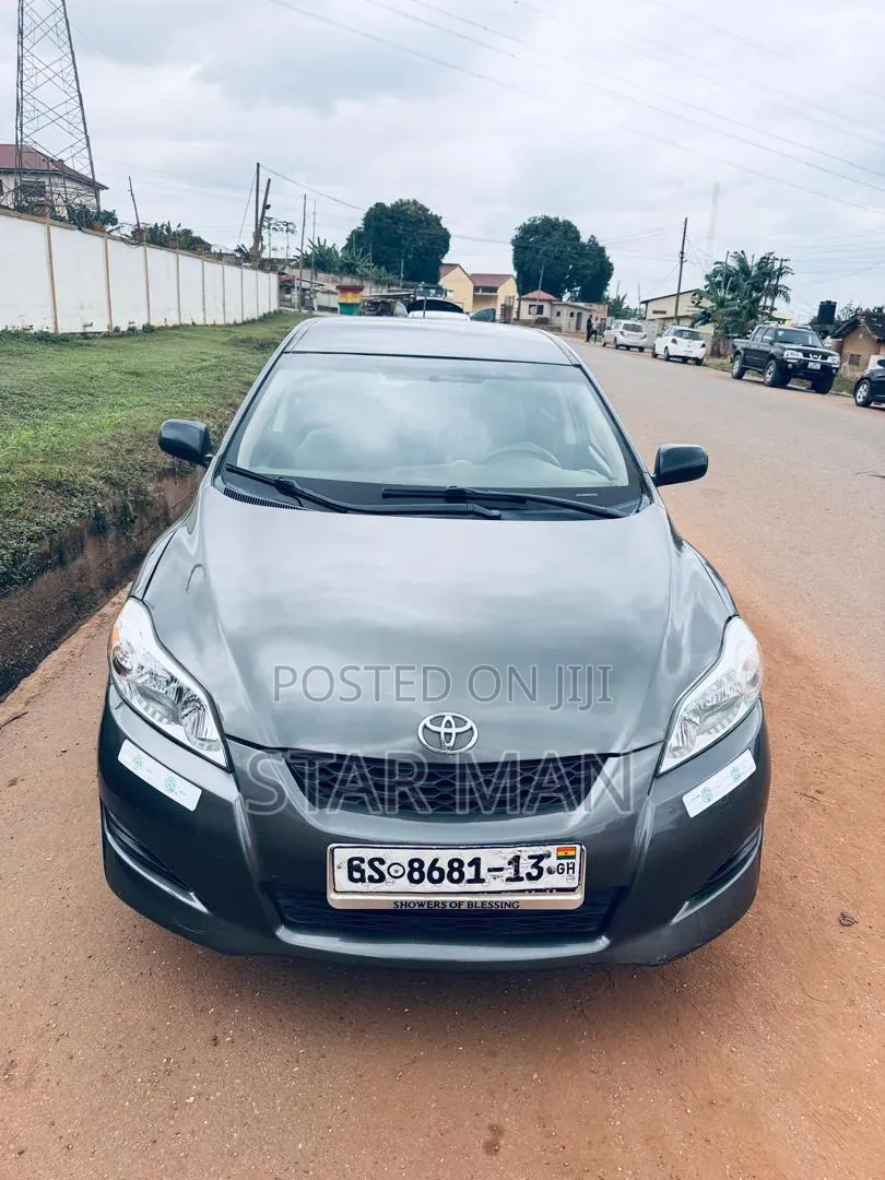 Toyota Matrix Hatchback FWD (1.8L 4cyl 5M) 2010 Gray