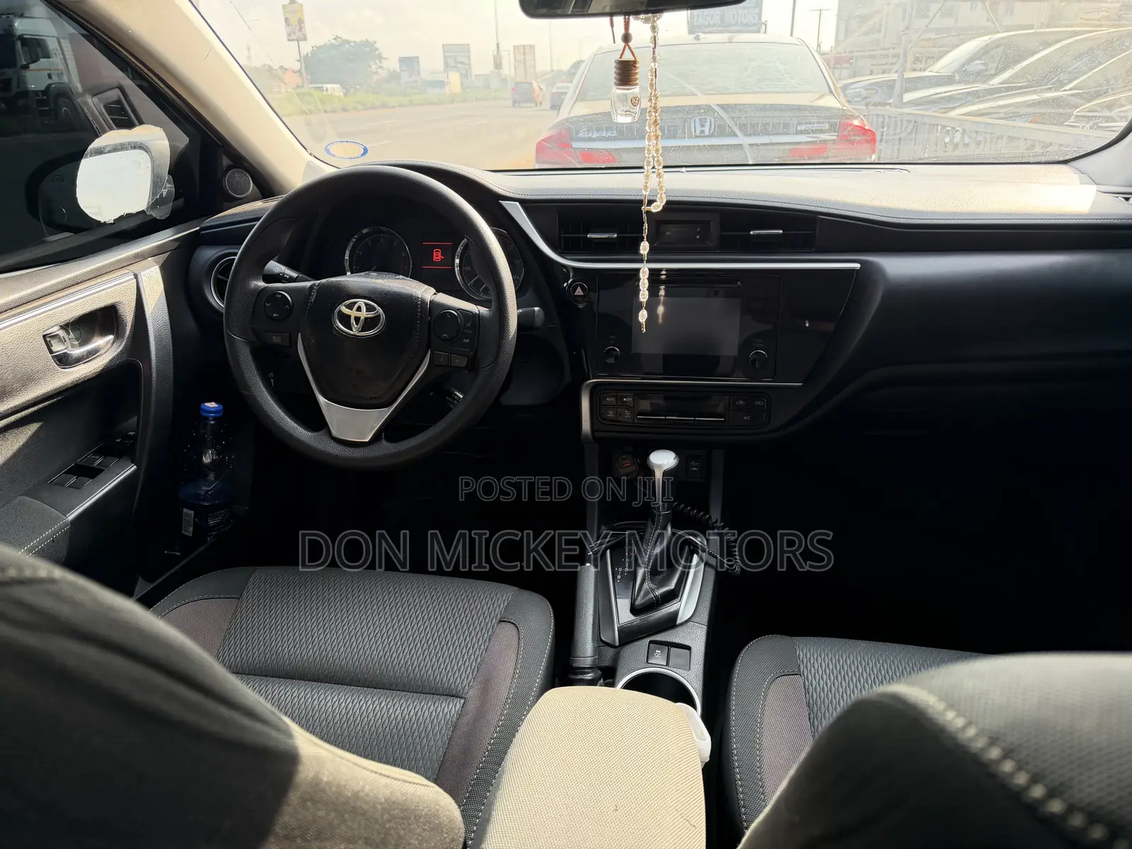 Toyota Corolla LE Eco (1.8L 4cyl 2A) 2018 Green