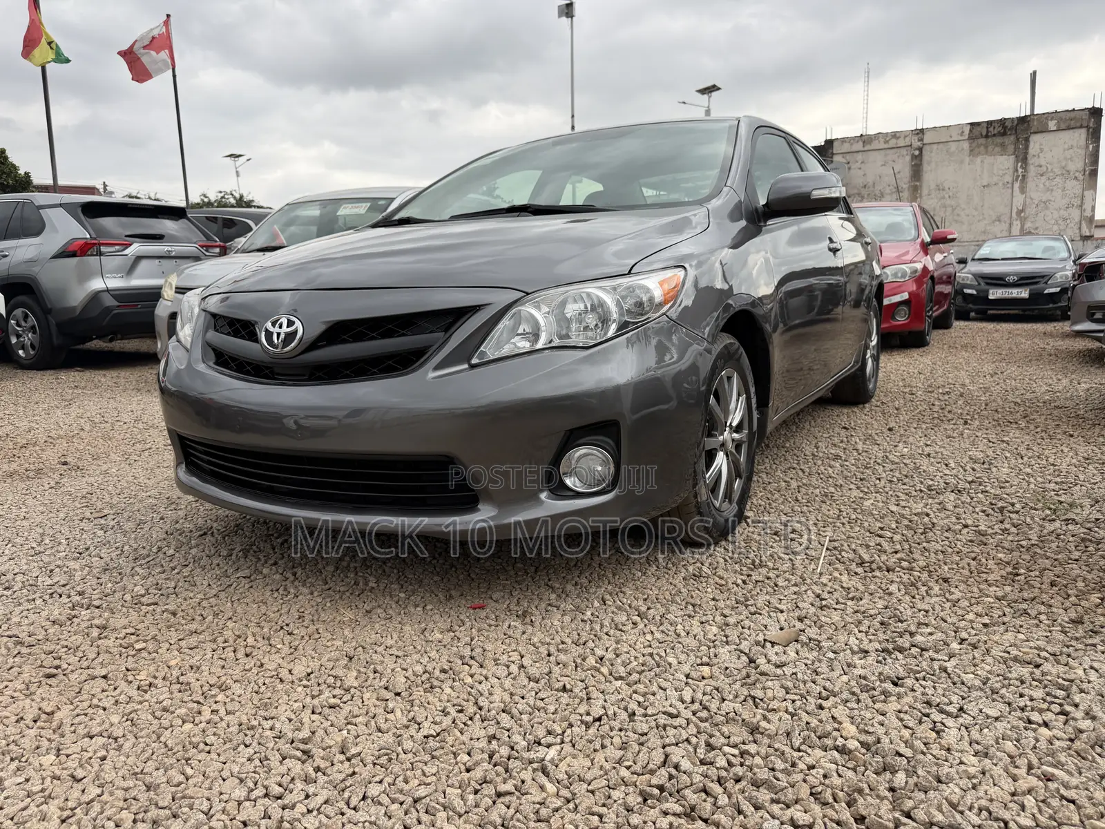 Toyota Corolla LE 4dr Sedan (1.8L 4cyl 4A) 2013 Gray