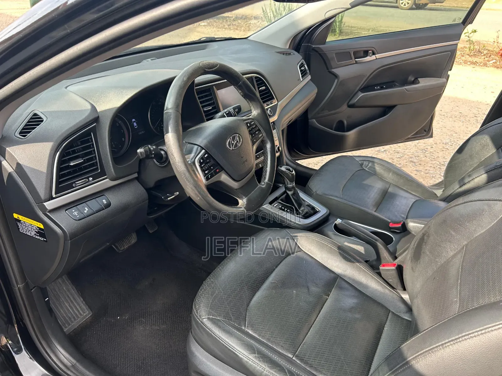 Hyundai Elantra Limited Sedan FWD (2.0L 4cyl 6A) 2017 Black