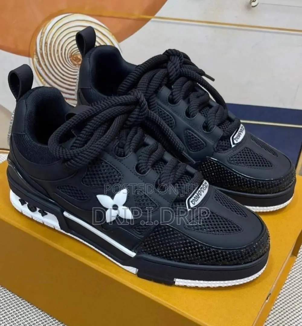 Louis Vuitton Trainers. Very Classic and Grade A.In Full Package