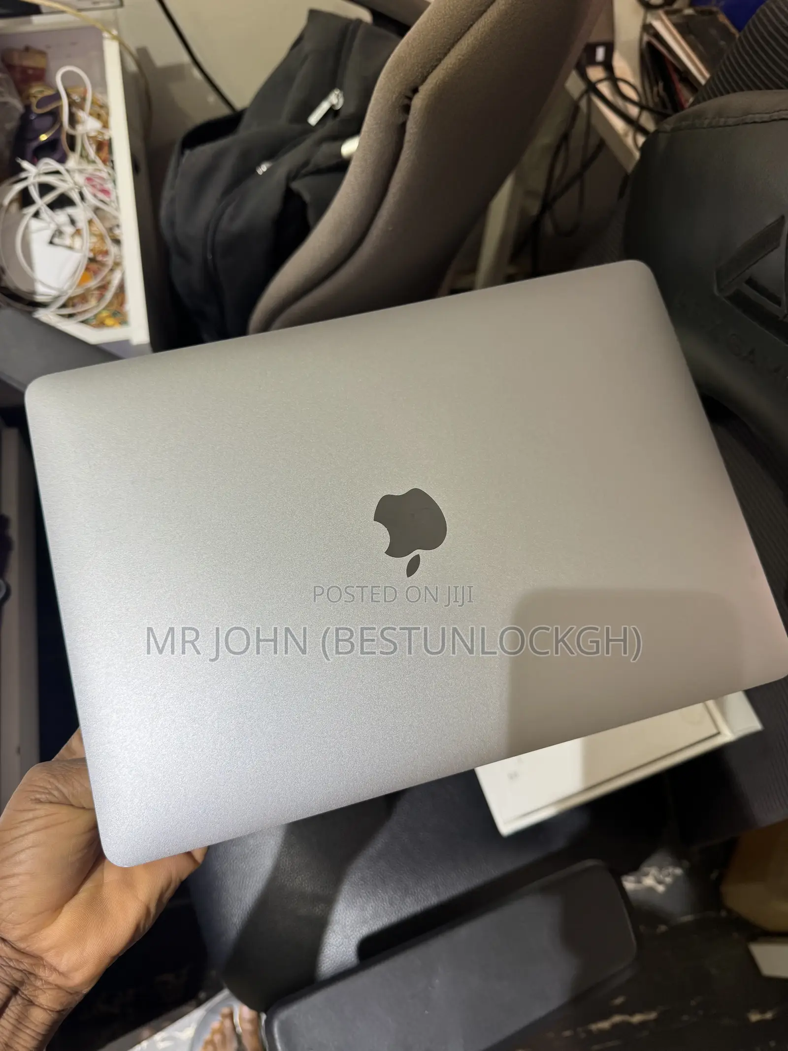 Laptop Apple MacBook Pro 2022 M2 8GB Apple M2 SSD 256GB