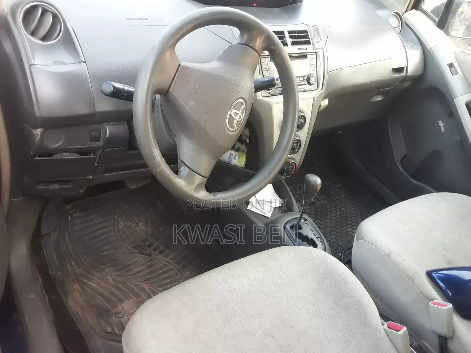 Toyota Vitz 2010 Red