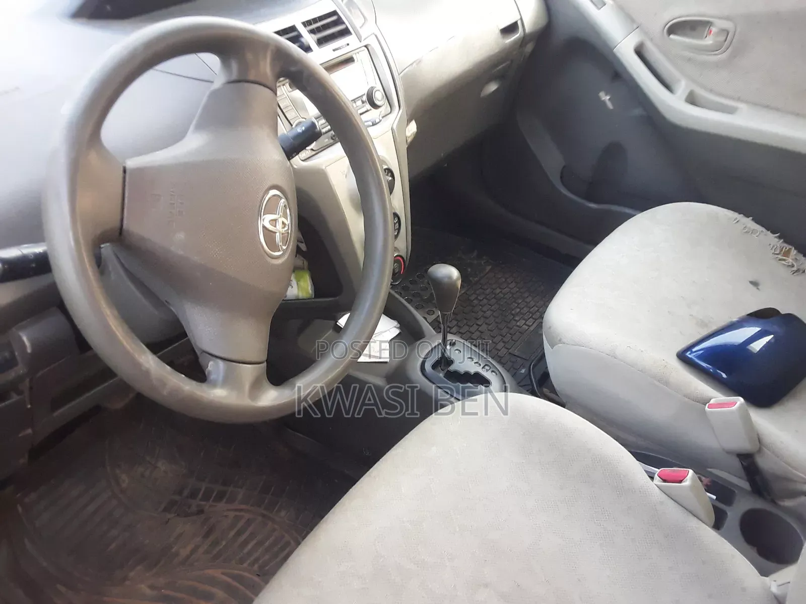 Toyota Vitz 2010 Red
