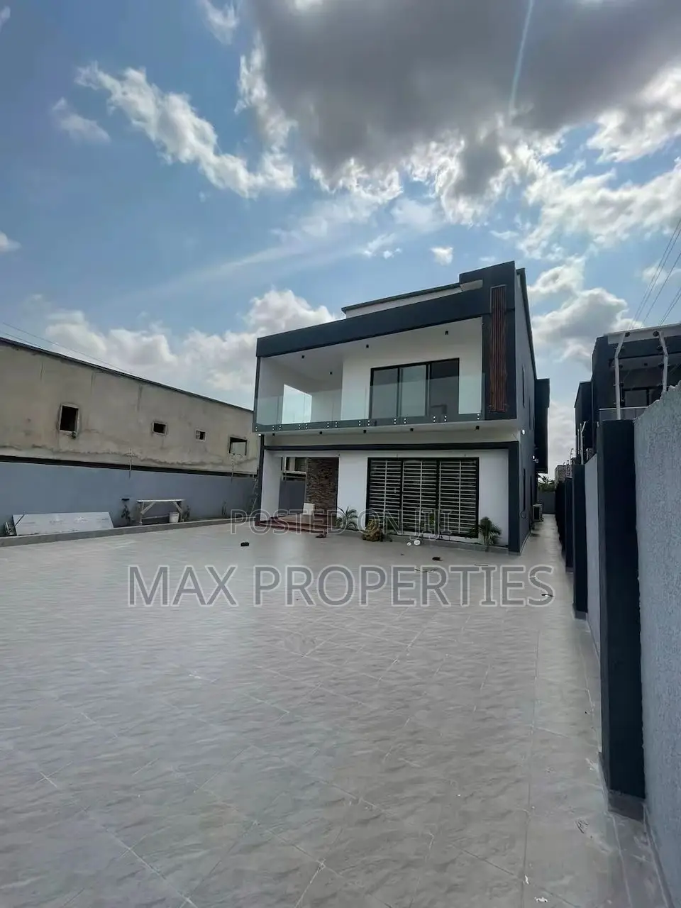5bdrm House in Oyarifa for sale