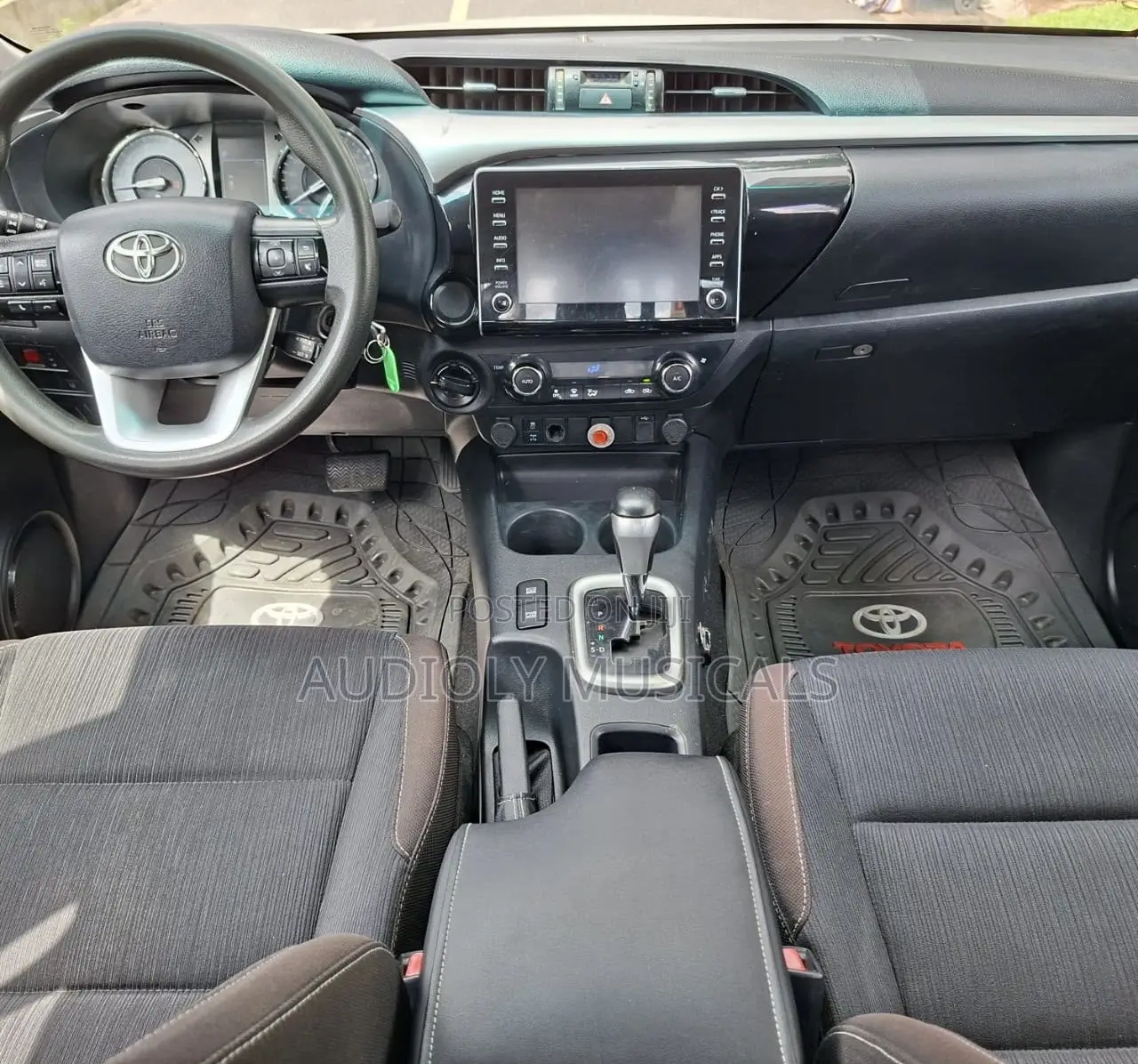 Toyota Hilux 2021 White