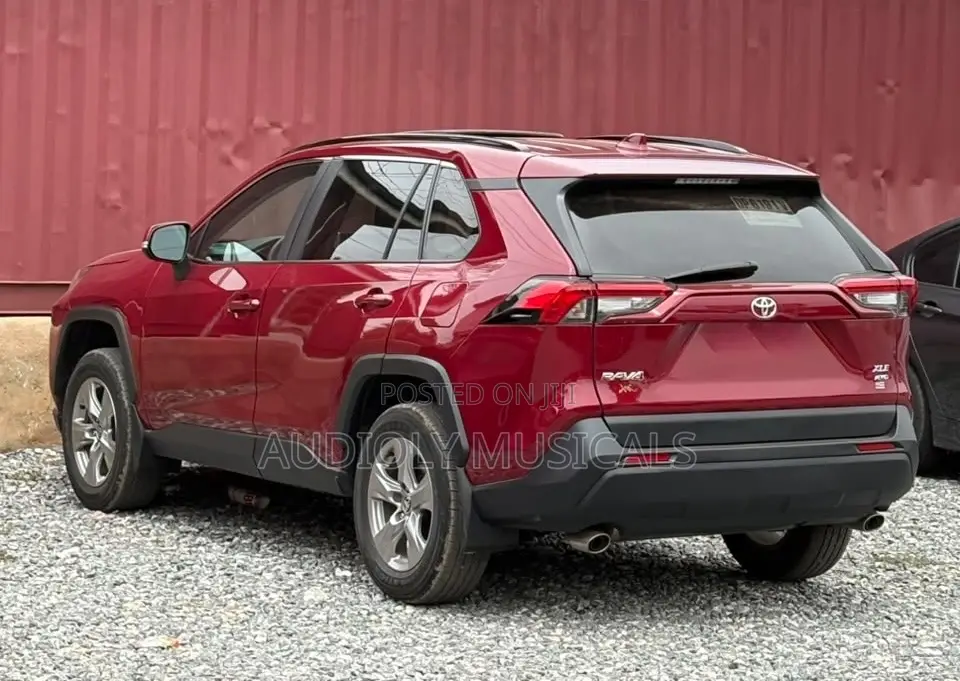 Toyota RAV4 XLE AWD 2024 Red