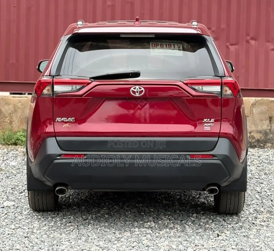 Toyota RAV4 XLE AWD 2024 Red