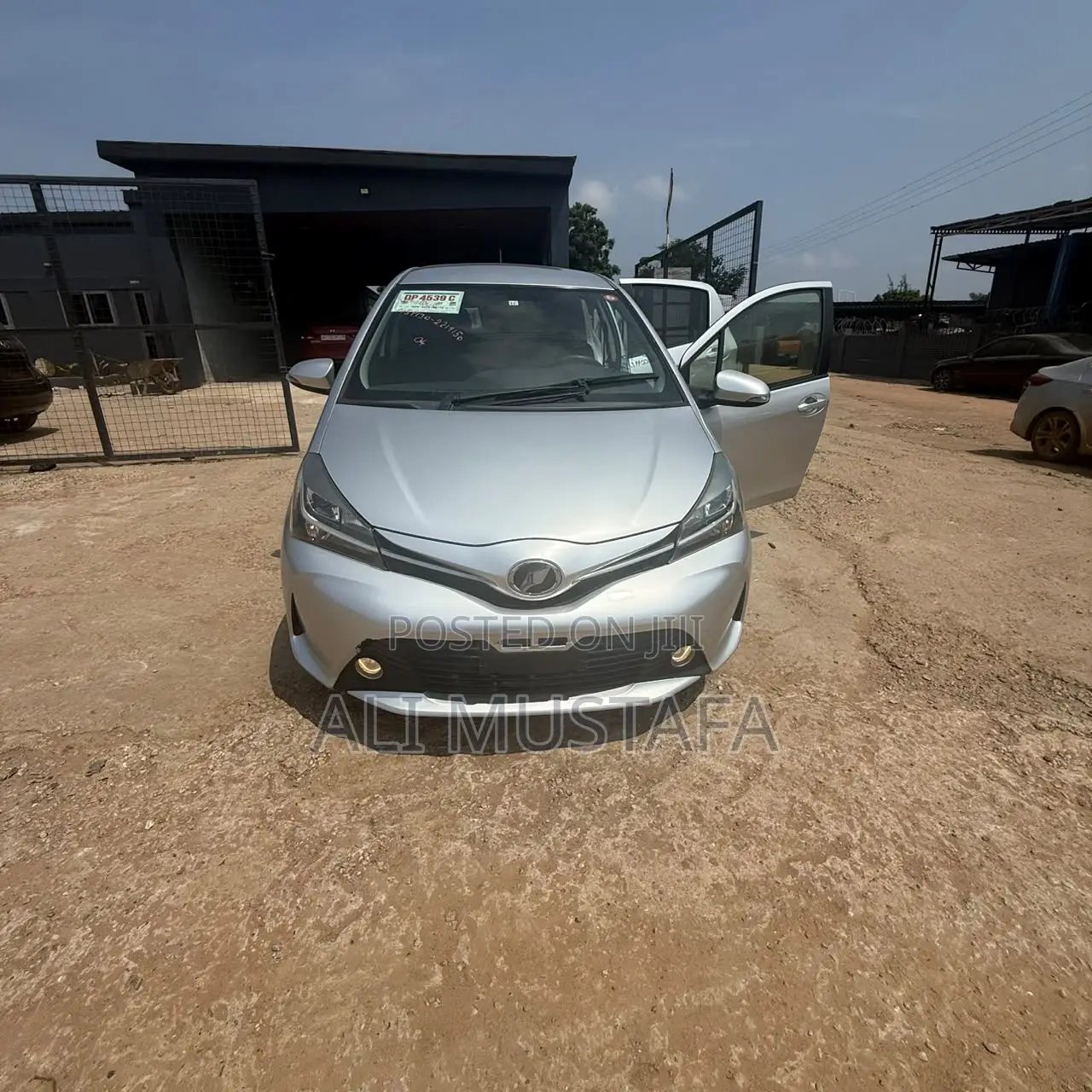 Toyota Vitz 2015 Silver