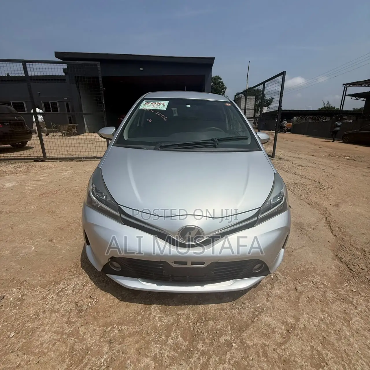 Toyota Vitz 2015 Silver