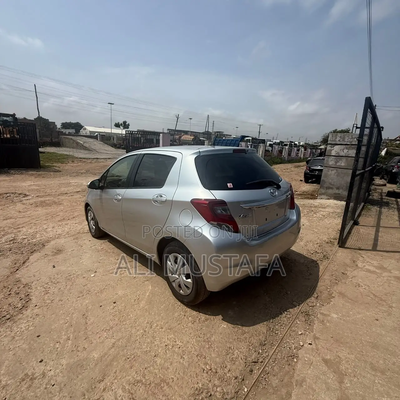 Toyota Vitz 2015 Silver