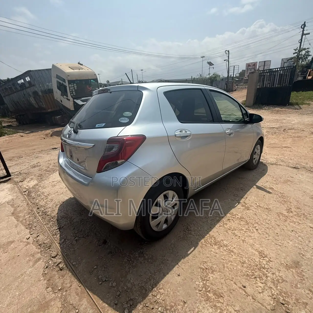 Toyota Vitz 2015 Silver