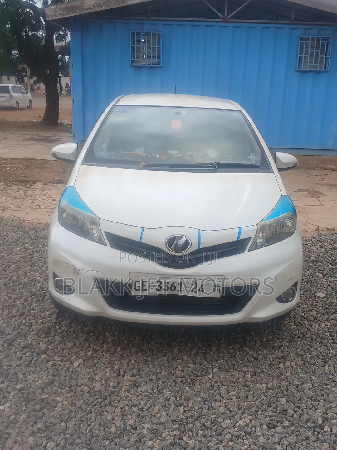 Toyota Vitz 2013 White