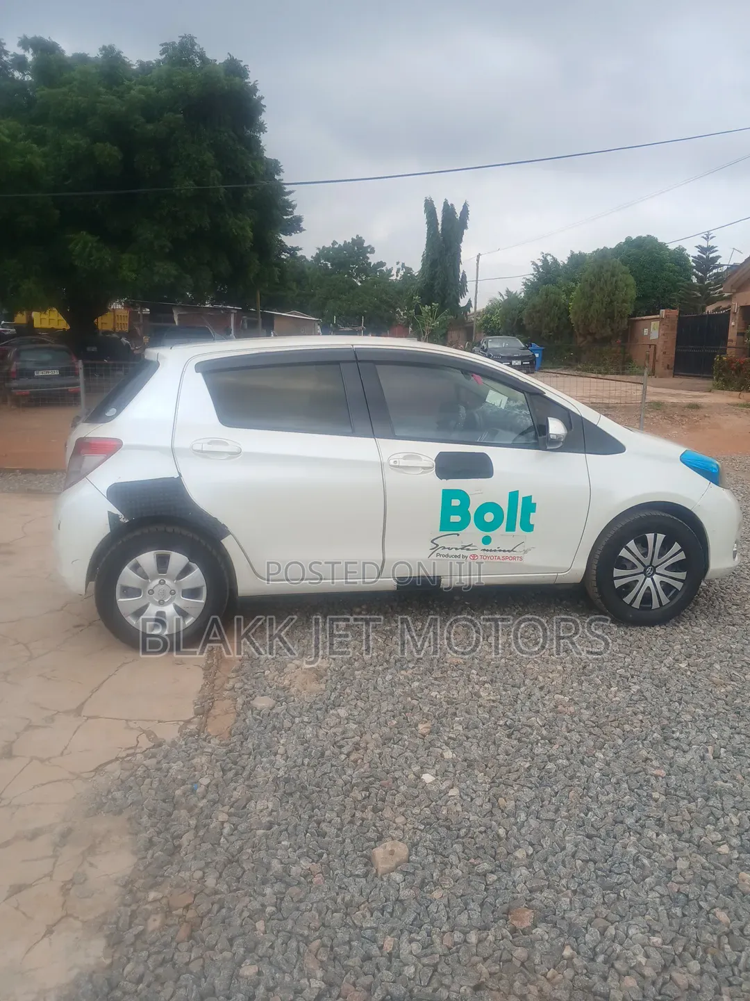 Toyota Vitz 2013 White