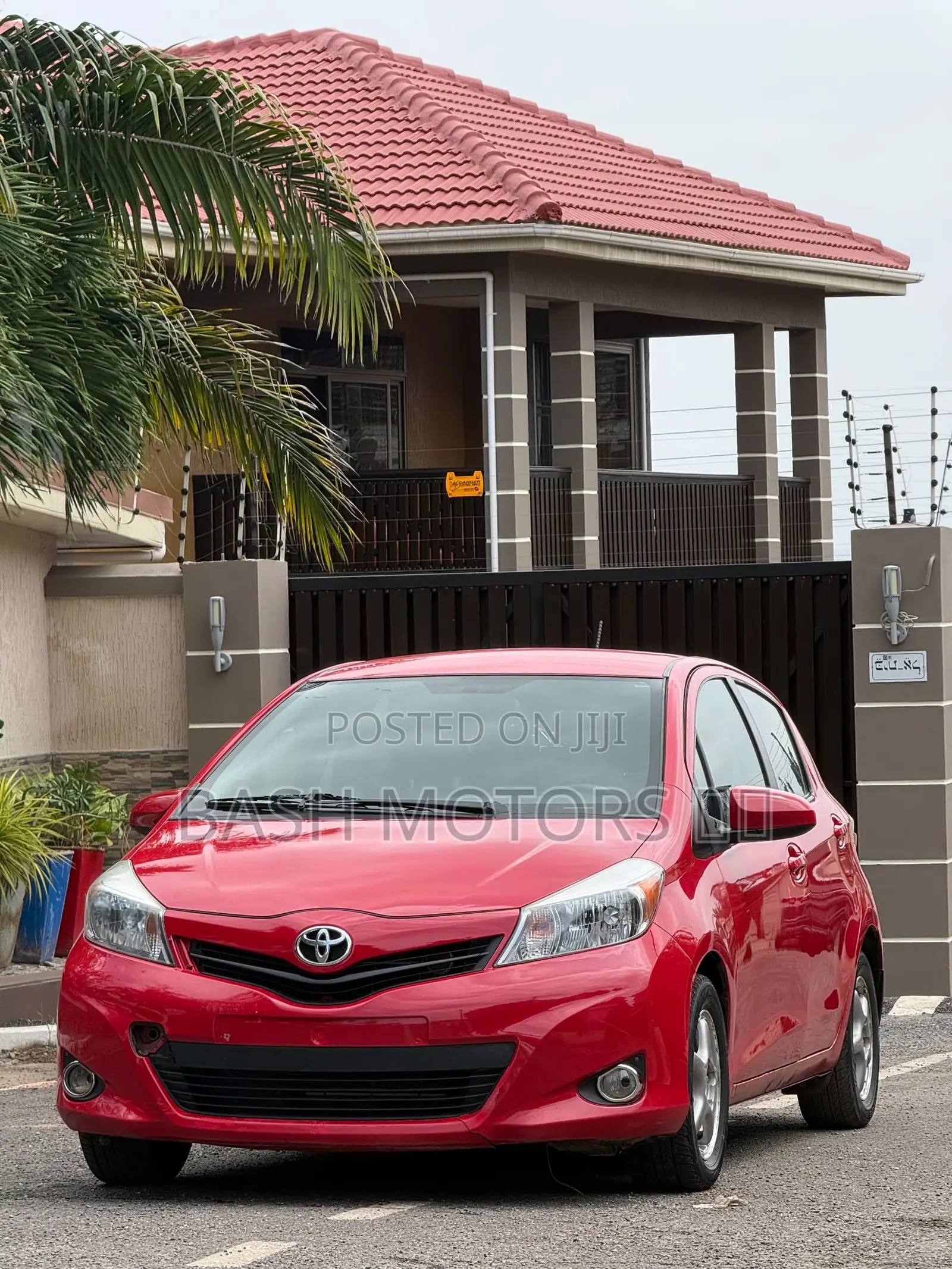 Toyota Yaris LE Hatchback 3dr 2014 Red
