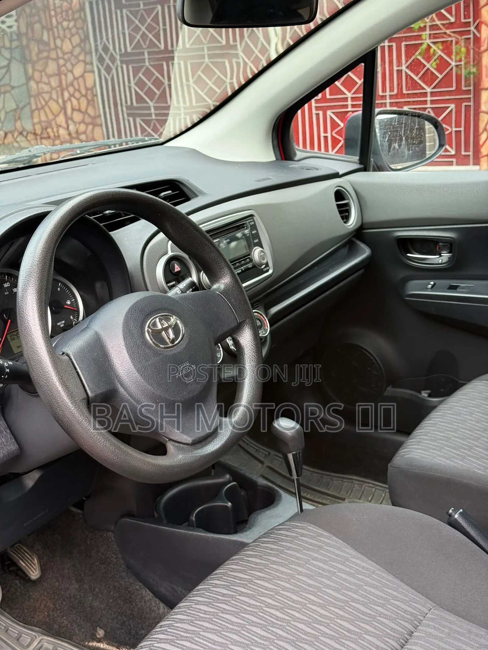 Toyota Yaris LE Hatchback 3dr 2014 Red
