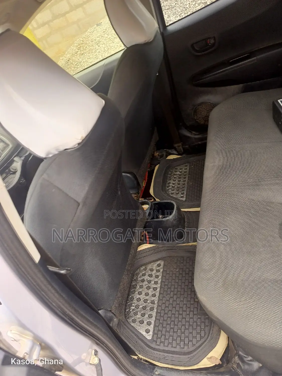Toyota Vitz 2014 Silver