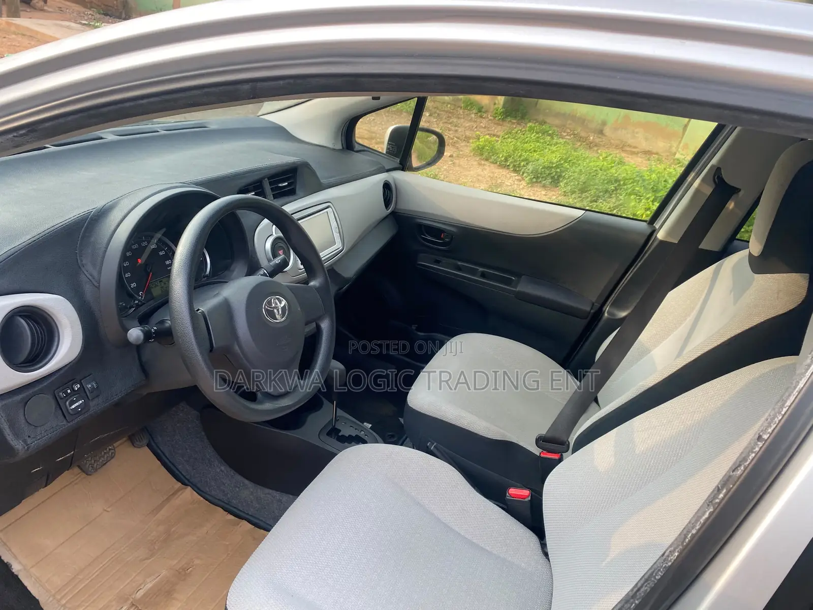 Toyota Vitz 2013 Silver