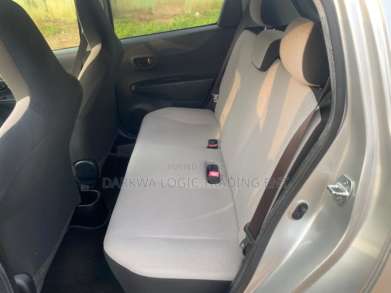 Toyota Vitz 2013 Silver