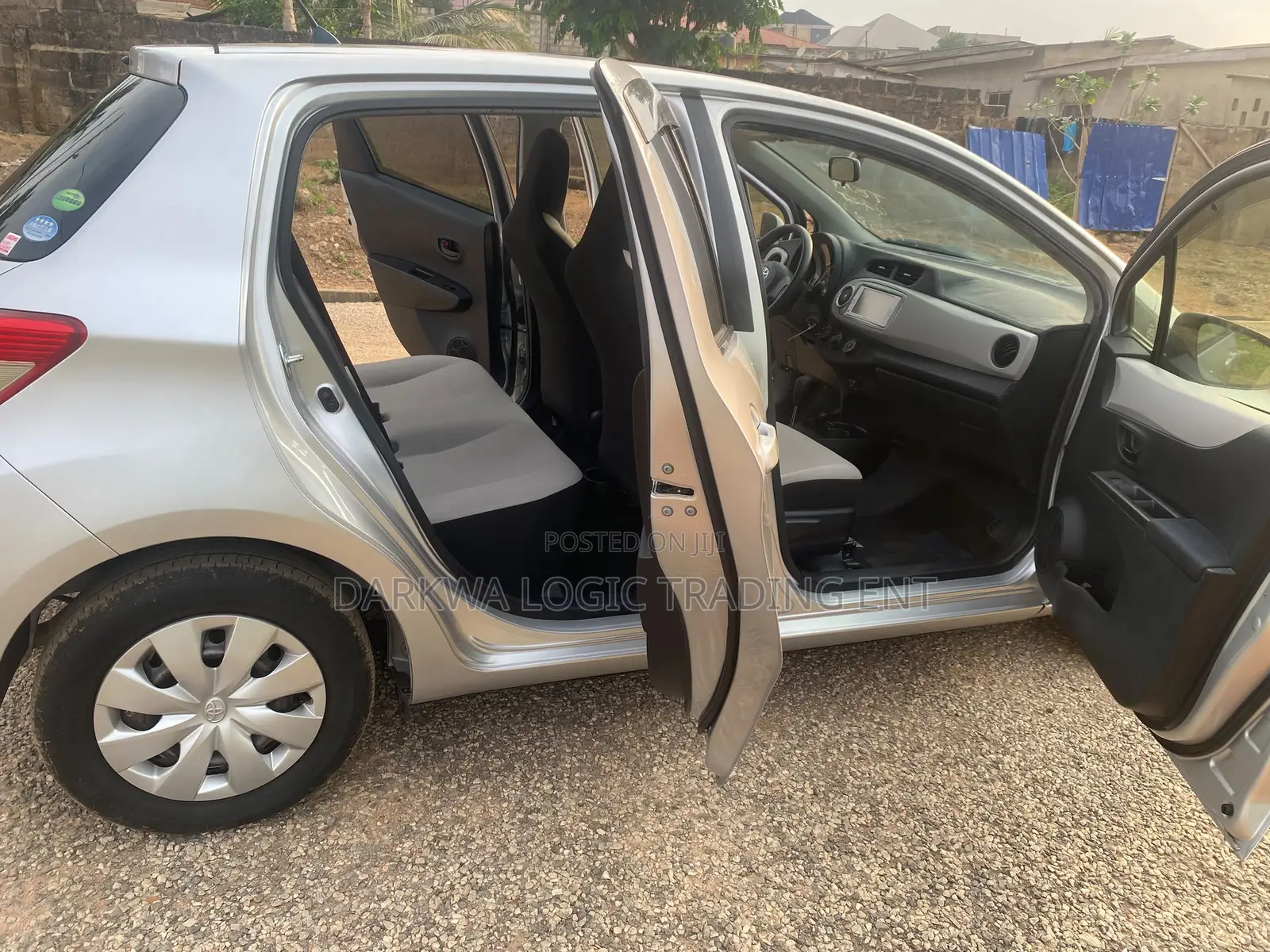 Toyota Vitz 2013 Silver