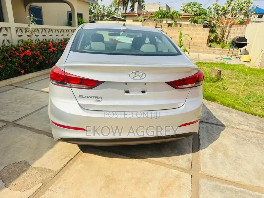 Hyundai Elantra Value Edition Sedan FWD (2.0L 4cyl 6A) 2017 Silver