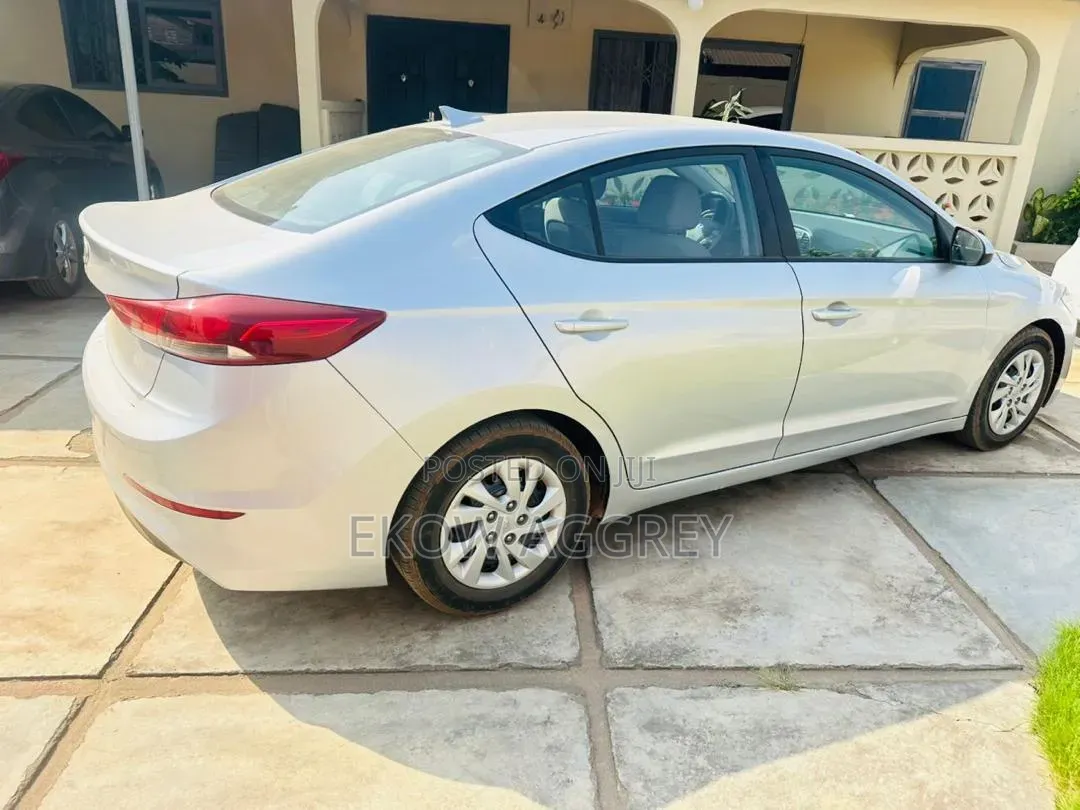 Hyundai Elantra Value Edition Sedan FWD (2.0L 4cyl 6A) 2017 Silver