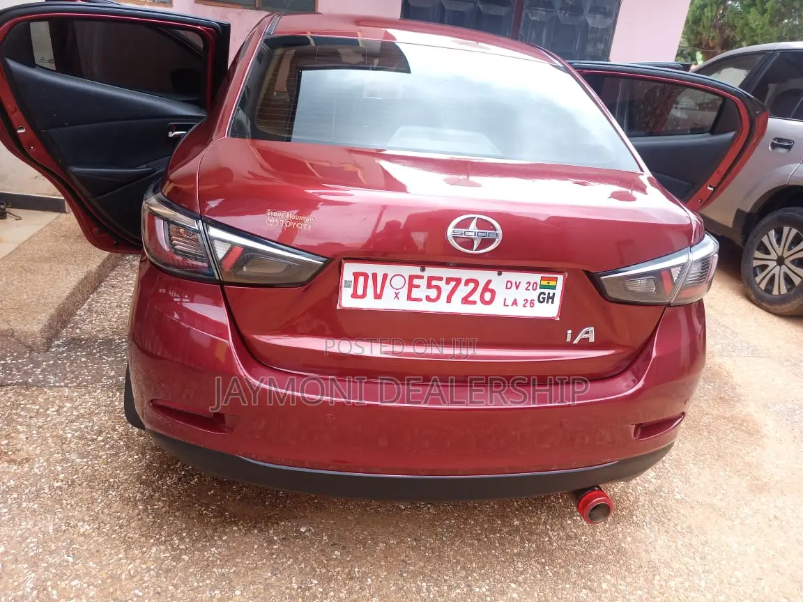 Toyota Yaris iA 1.5 FWD 2016 Red