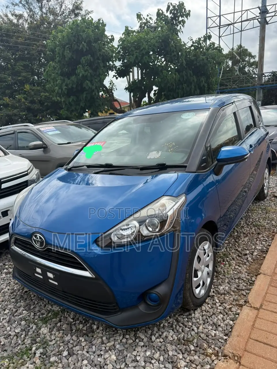 Toyota Sienta 1.5 AWD 2016 Blue