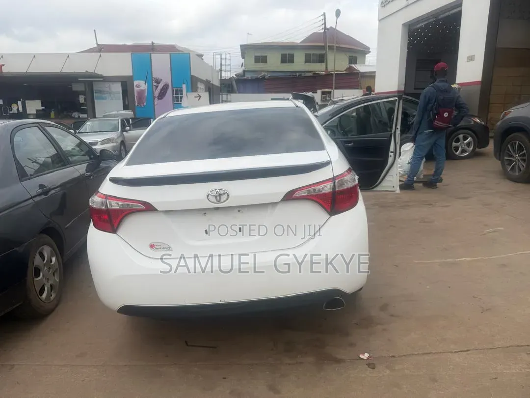 Toyota Corolla 2016 White