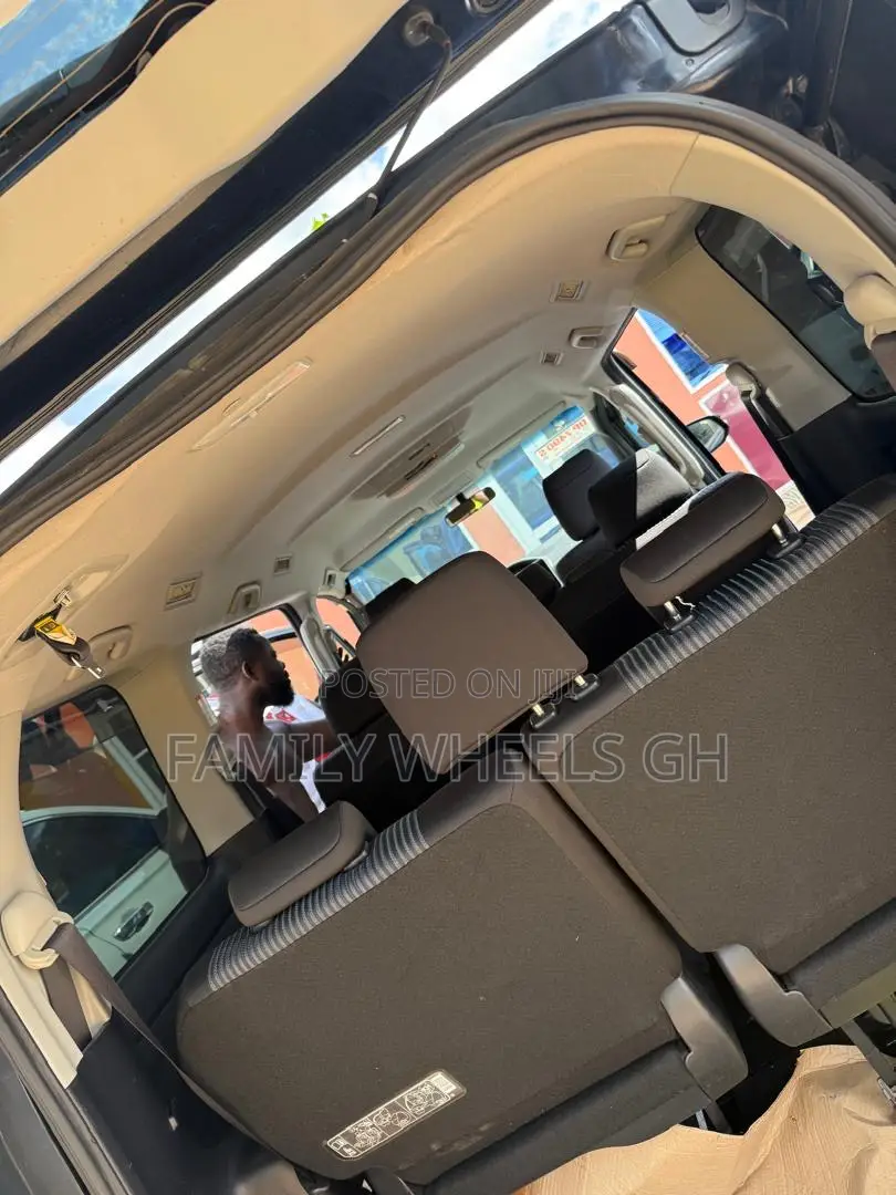 Toyota Voxy SV Premium 2014 Black