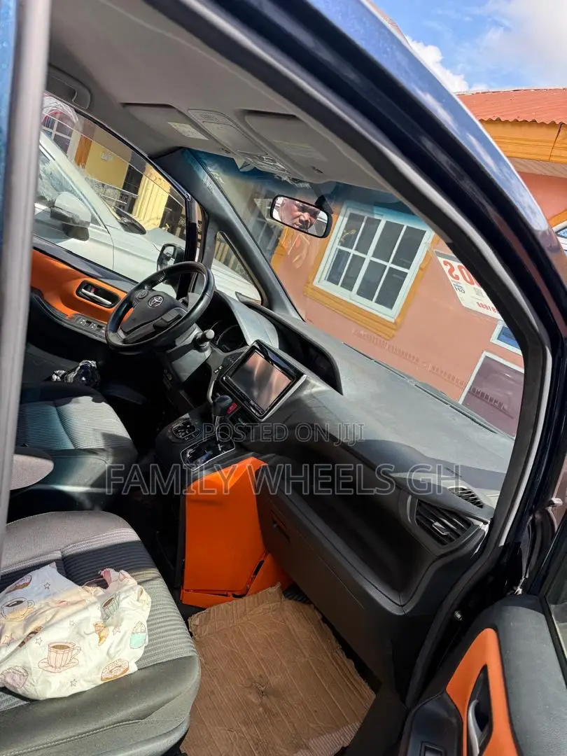 Toyota Voxy SV Premium 2014 Black