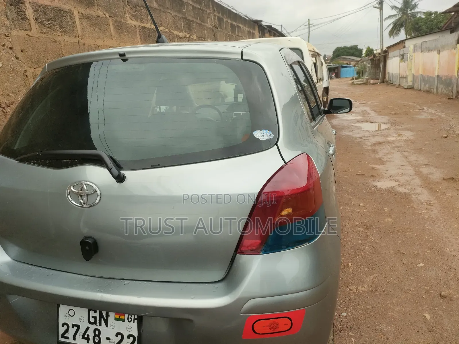 Toyota Vitz 1.3 FWD 5dr 2010 Gray