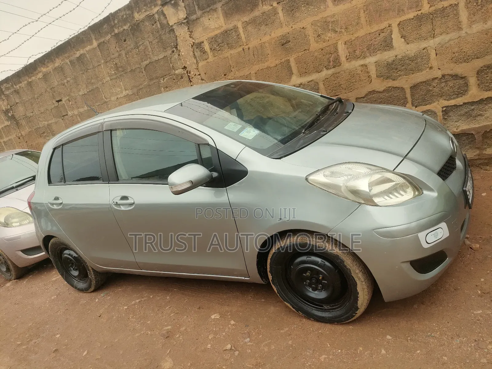 Toyota Vitz 1.3 FWD 5dr 2010 Gray