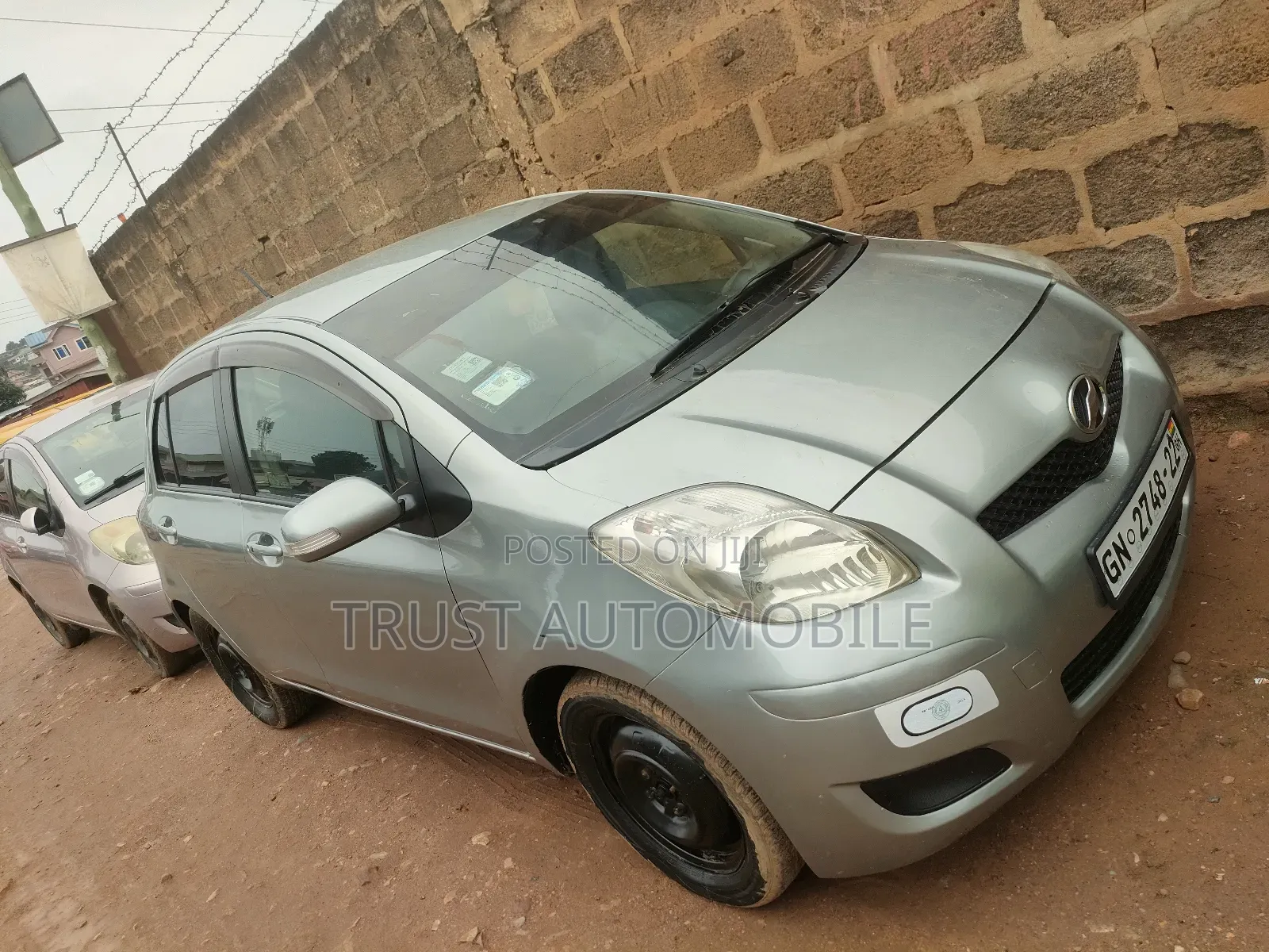 Toyota Vitz 1.3 FWD 5dr 2010 Gray