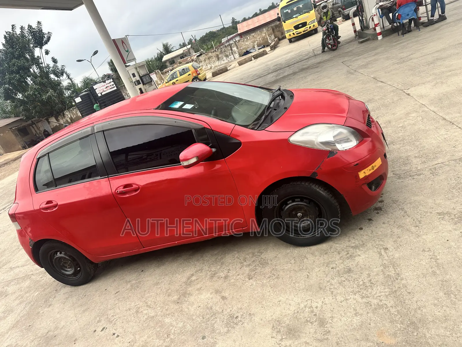 Toyota Vitz 2010 Red